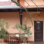Апартаменты Nyirfa Apartmanhaz Шарвар