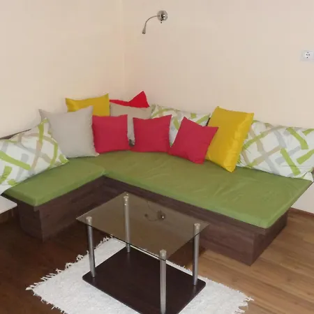 Nyirfa Apartmanhaz * Sarvar