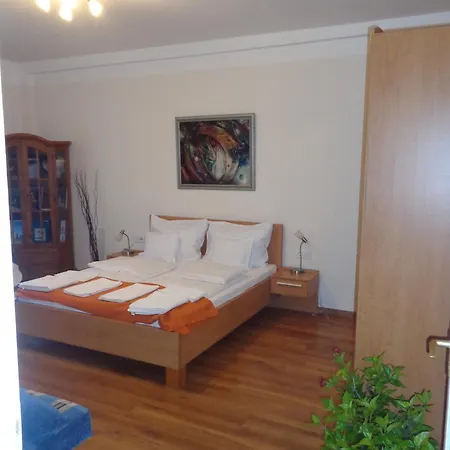 Nyirfa Apartmanhaz *