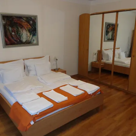Nyirfa Apartmanhaz *