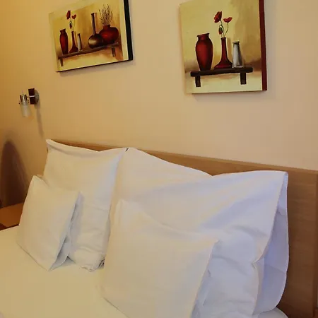Nyirfa Apartmanhaz *