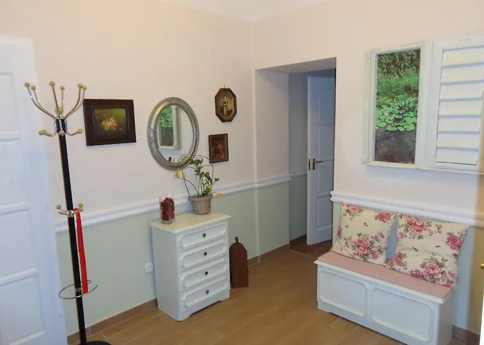 Daire Nyirfa Apartmanhaz *