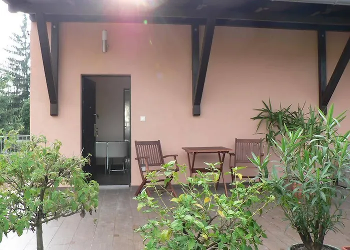 Nyirfa Apartmanhaz דירה